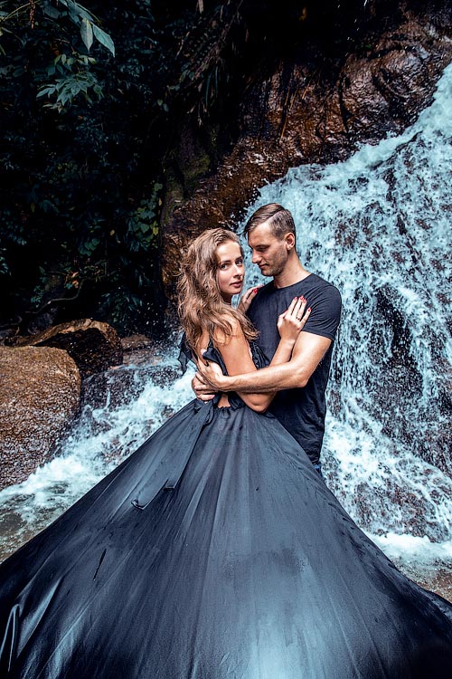 Юля и Дима фотосессия на водопаде Пхукет