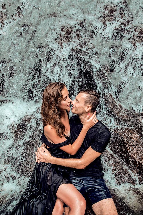 Юля и Дима фотосессия на водопаде Пхукет