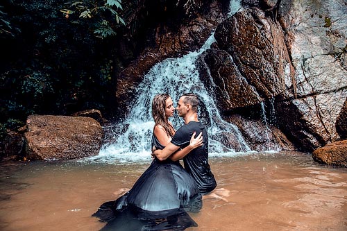 Юля и Дима фотосессия на водопаде Пхукет
