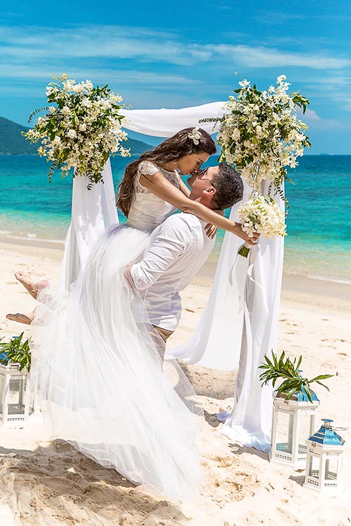 Свадебная фотосессия с аркой на Пхукете