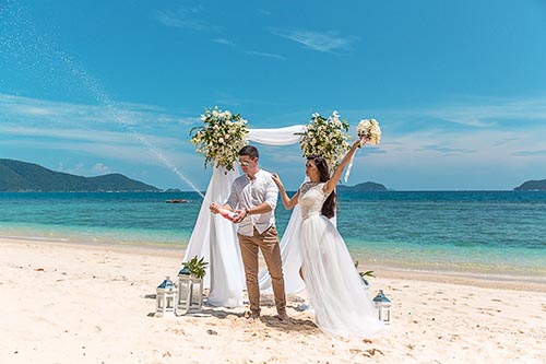 Свадебная фотосессия с аркой на Пхукете