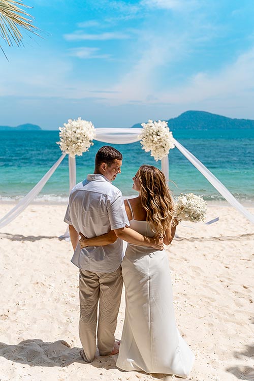 Свадебная фотосессия с аркой на Пхукете
