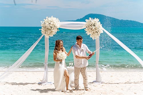 Свадебная фотосессия с аркой на Пхукете
