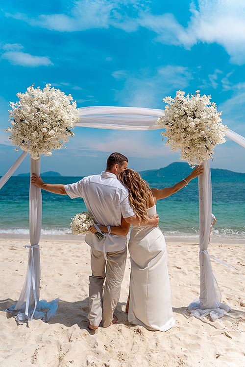 Свадебная фотосессия с аркой на Пхукете