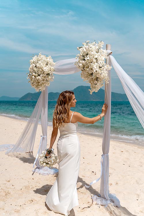 Свадебная фотосессия с аркой на Пхукете