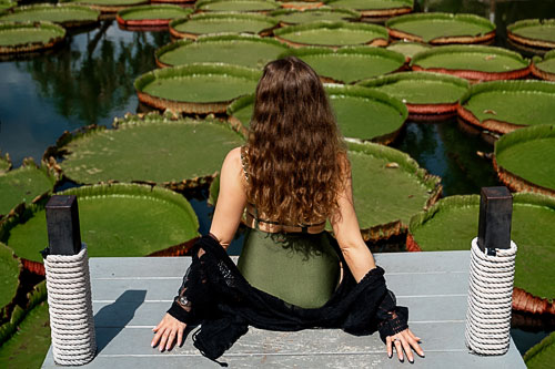 Фотосессия в кафе с кувшинками на Пхукете