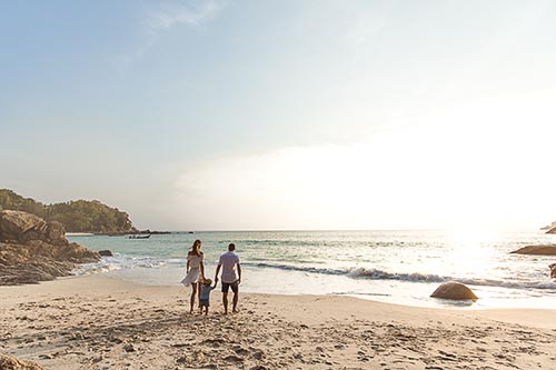 Семейная фотосессия на Freedom Beach на Пхукете в Тайланде