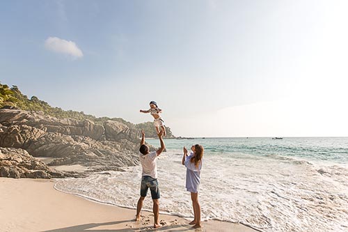 Семейная фотосессия на Freedom Beach на Пхукете в Тайланде