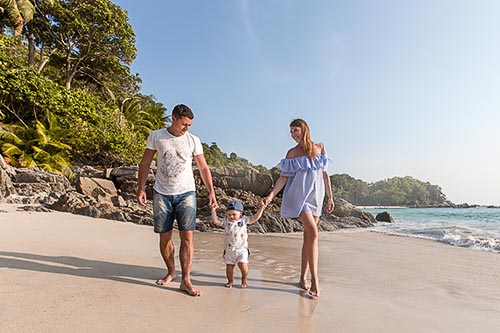 Семейная фотосессия на Freedom Beach на Пхукете в Тайланде