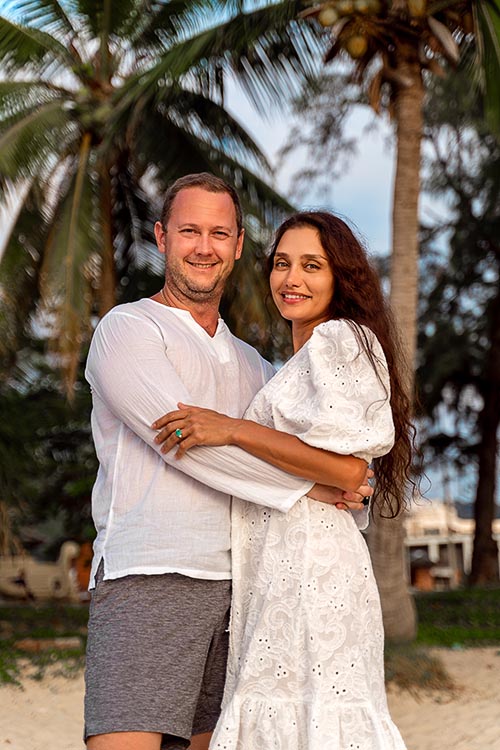 Семейная фотосессия на пляже Ката на Пхукете в Тайланде