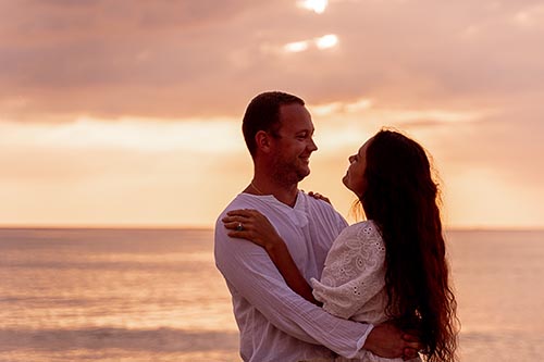 Семейная фотосессия на пляже Ката на Пхукете в Тайланде