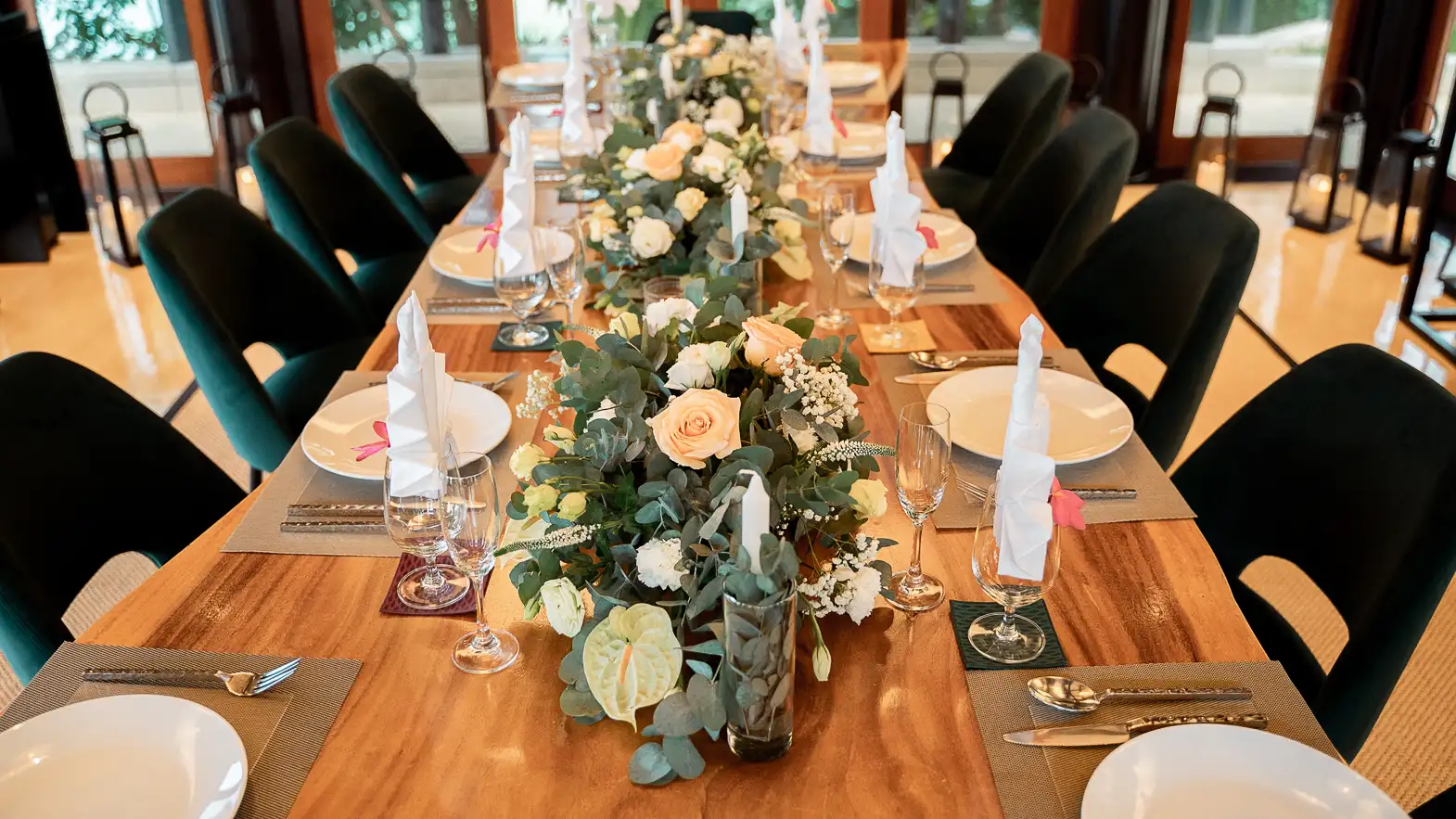 Ужин для пары на Пхукете на стеклянной терраса