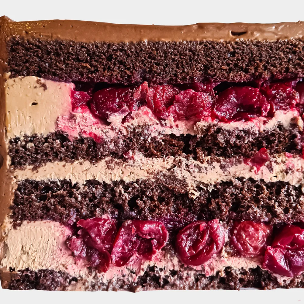 Шоколадно-вишневый торт на Пхукете