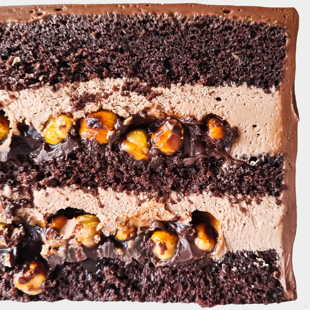 Шоколадный торт с фундуком в Таиланде на Пхукете