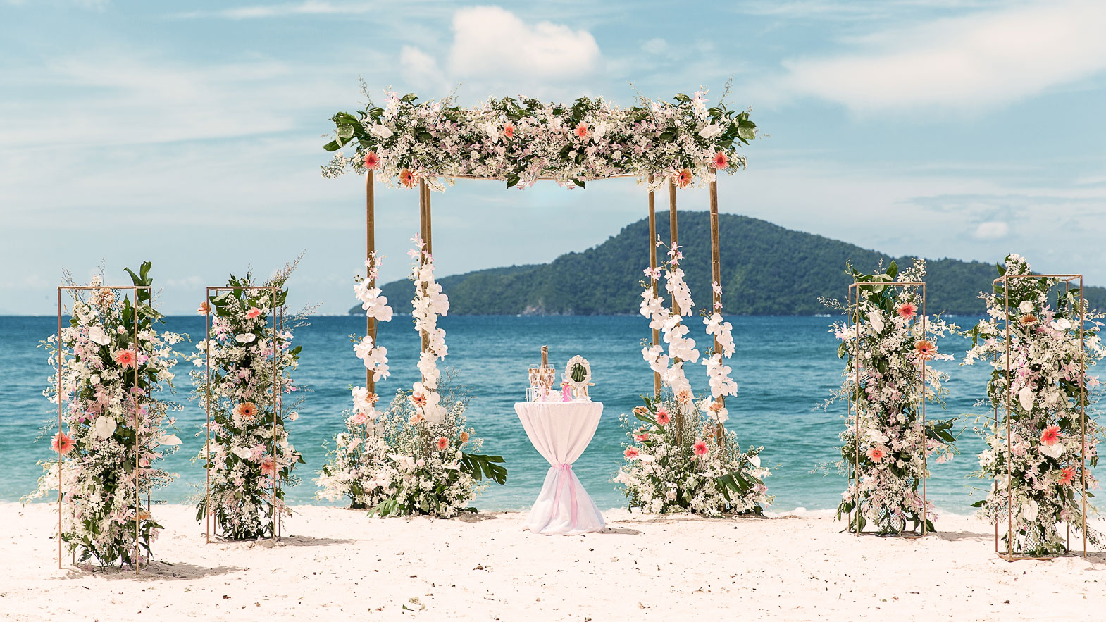 Фотосессия с аркой на Пхукете видео