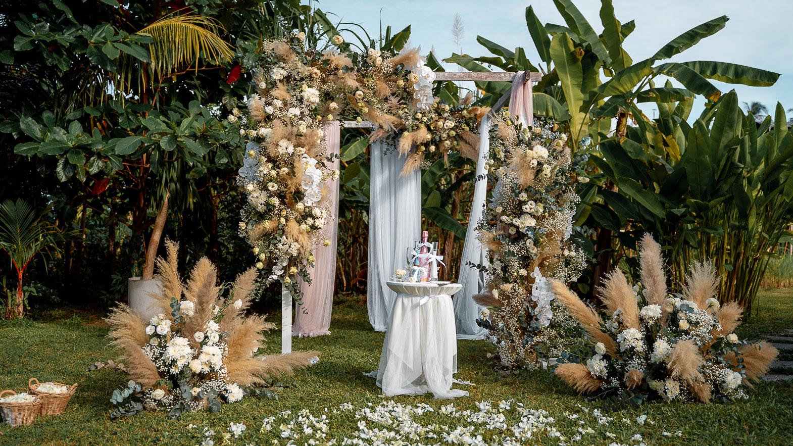 Фотосессия с аркой на Пхукете видео