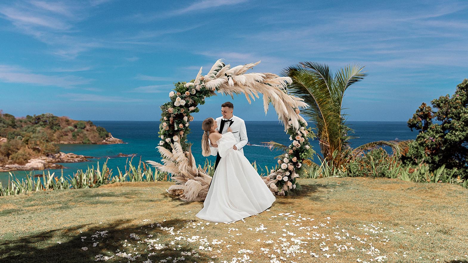 Фотосессия с аркой на Пхукете видео