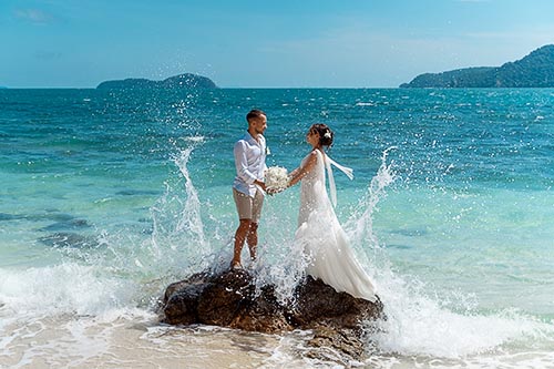 Шатер марсала стилизованная свадьба