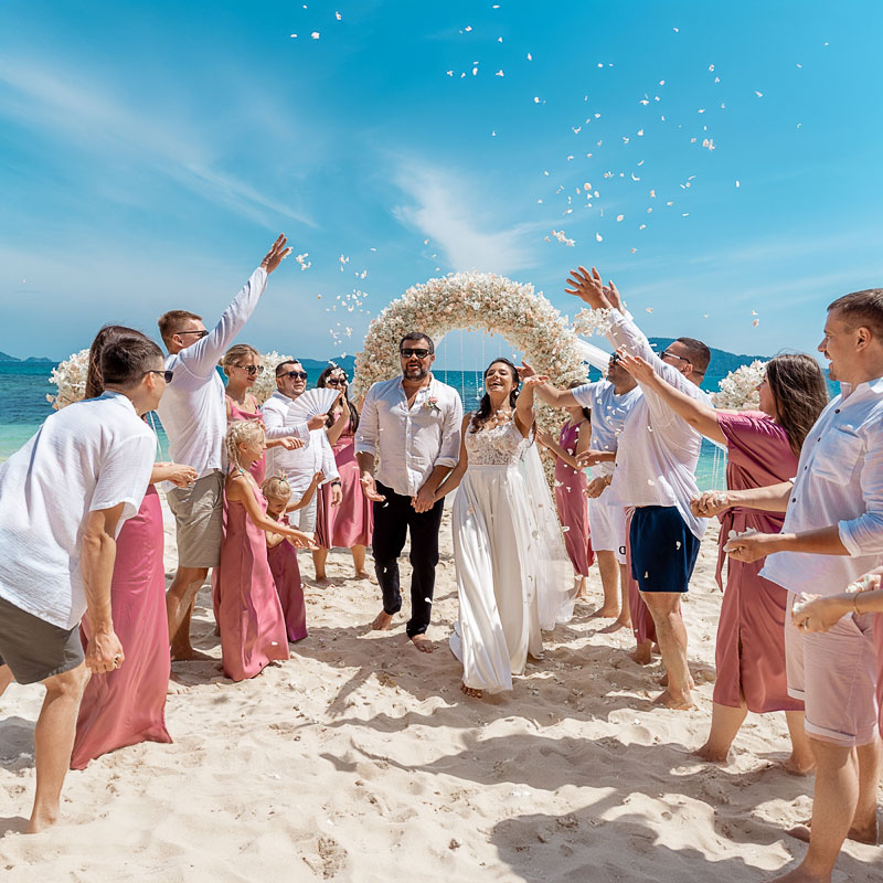 Свадьба с гостями в Таиланде на Пхукете