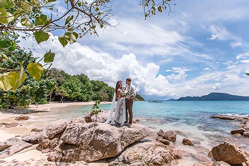 Свадебная фотосессия на необитаемом острове вблизи Пхукета