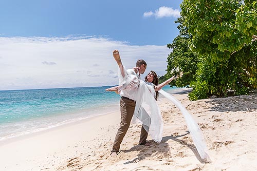 Свадебная фотосессия на необитаемом острове вблизи Пхукета