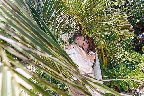 Свадебная фотосессия на необитаемом острове вблизи Пхукета