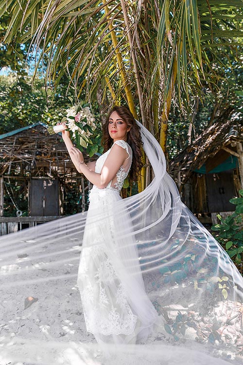 Свадебная фотосессия на необитаемом острове вблизи Пхукета