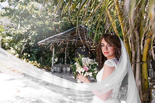 Свадебная фотосессия на необитаемом острове вблизи Пхукета