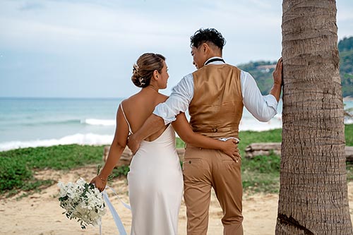 Свадебная фотосессия на пляже Карон на Пхукете в Таиланде