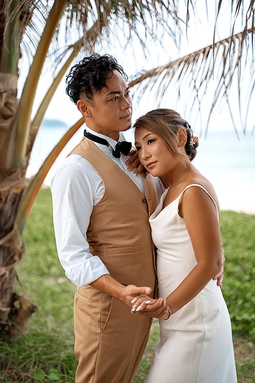 Свадебная фотосессия на пляже Карон на Пхукете в Таиланде