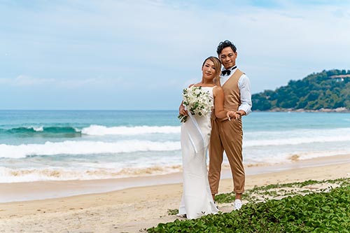 Свадебная фотосессия на пляже Карон на Пхукете в Таиланде