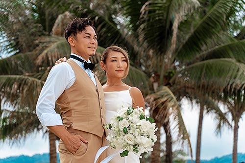 Свадебная фотосессия на пляже Карон на Пхукете в Таиланде