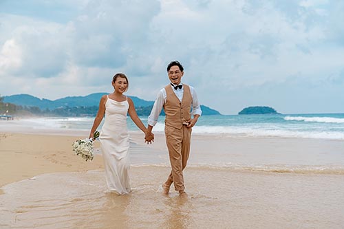 Свадебная фотосессия на пляже Карон на Пхукете в Таиланде