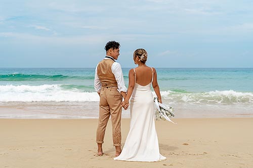 Свадебная фотосессия на пляже Карон на Пхукете в Таиланде