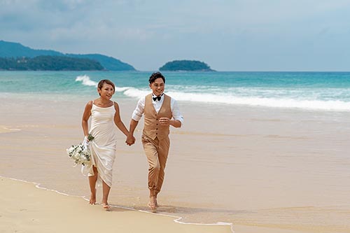 Свадебная фотосессия на пляже Карон на Пхукете в Таиланде