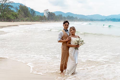 Свадебная фотосессия на пляже Карон на Пхукете в Таиланде