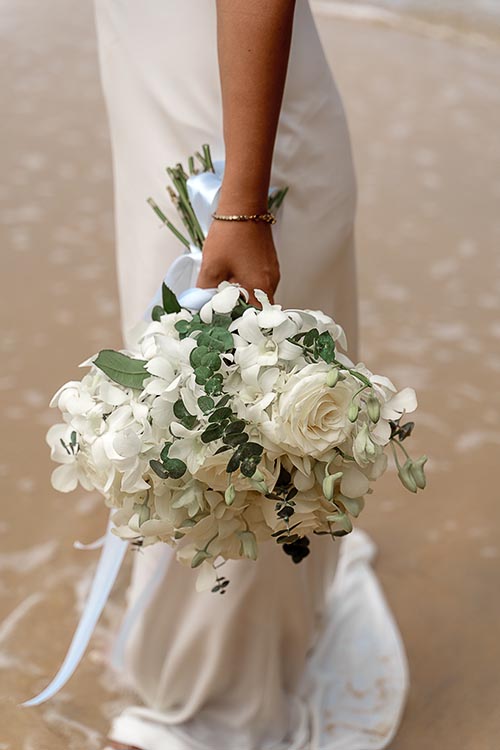 Свадебная фотосессия на пляже Карон на Пхукете в Таиланде