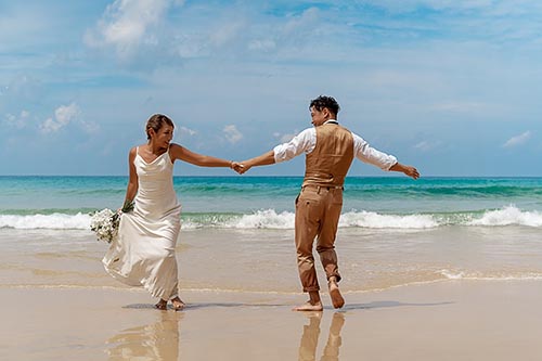 Свадебная фотосессия на пляже Карон на Пхукете в Таиланде