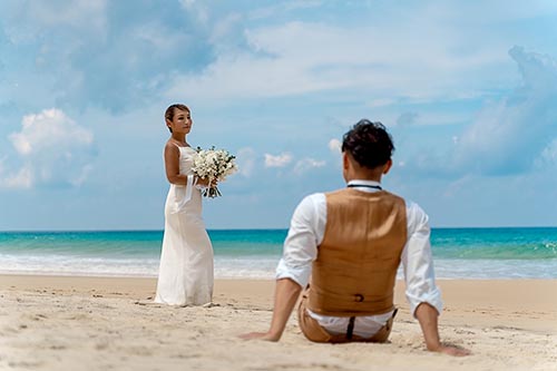 Свадебная фотосессия на пляже Карон на Пхукете в Таиланде