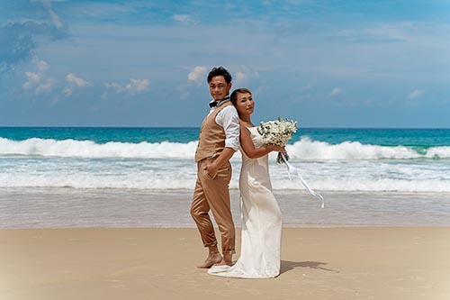 Свадебная фотосессия на пляже Карон на Пхукете в Таиланде