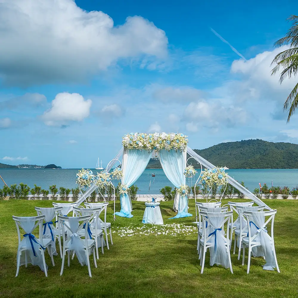 Свадебная церемония на Пхукете на побережье